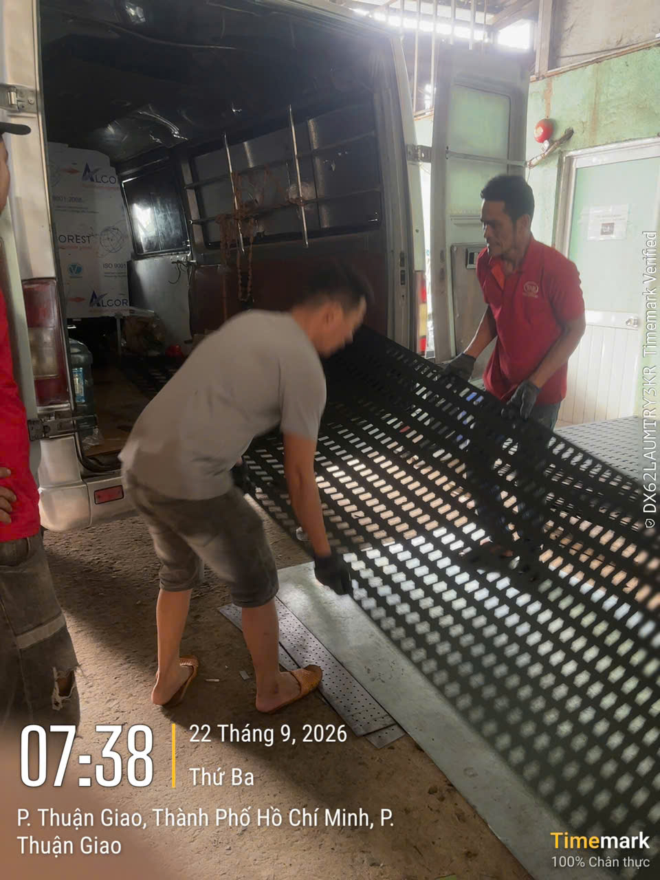 Tấm CNC Làm Khung Treo Gạch – Gia Công Theo Kích Thước Showroom