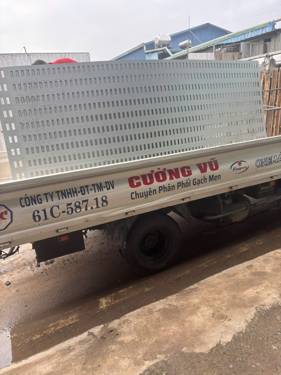 Tấm CNC Treo Gạch Men Âm Tường – Giải Pháp Tiết Kiệm Không Gian