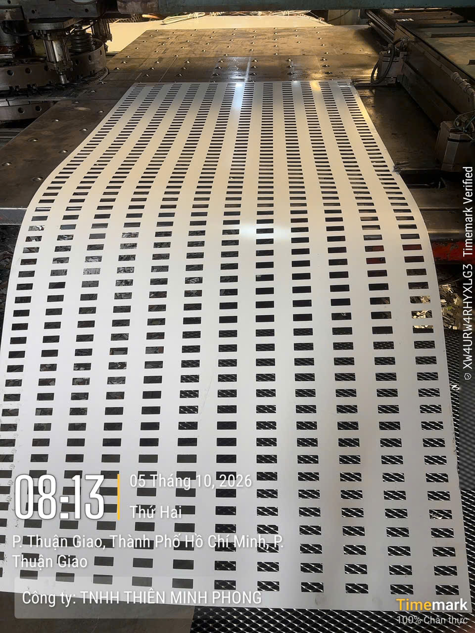 Tấm CNC Treo Gạch Men TP.HCM – Gia Công Theo Yêu Cầu