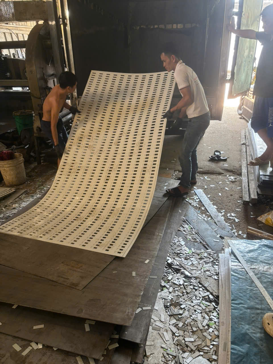 Tấm CNC Treo Gạch Men Cửa Hàng Vật Liệu Xây Dựng
